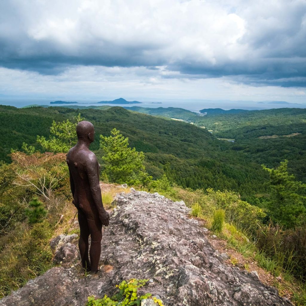 l'installation du sculpteur britannique Antony Gormley